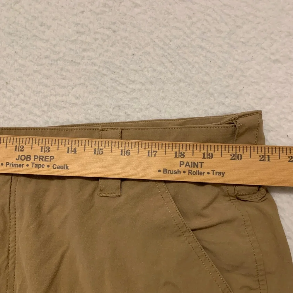 Huk Performance Fishing Shorts Mens XXL 42x10 Quick Dry Stretch Cargo Pocket Tan